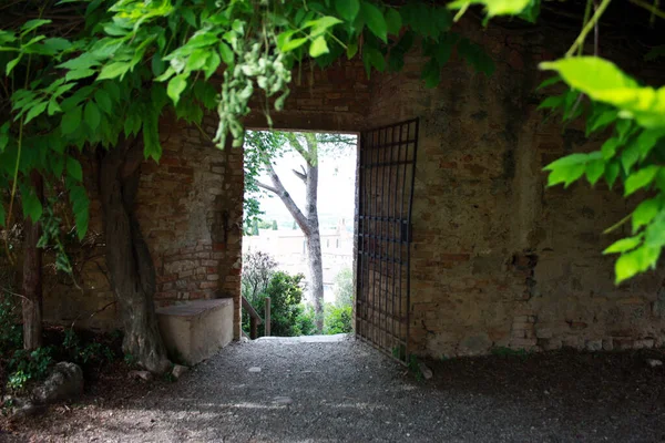 Middeleeuwse Geheime Doorgangen Verborgen Tussen Muren Natuur Toscane — Stockfoto