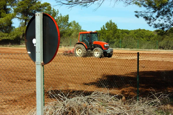 Farmer Balearic Islands Drives His Tractor Plowing Arid Soil His — Foto de Stock
