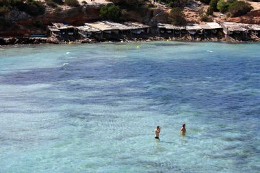 Yaz turizm merkezi mükemmel Balear adaları ve ibiza 'daki turkuaz denizleri