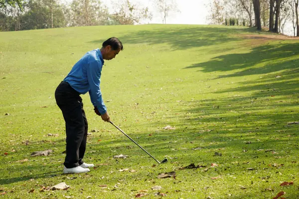 Elmosódott Férfi Golfozik — Stock Fotó