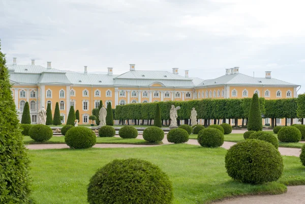 Parque de Peterhof en San Petersburgo — Foto de Stock