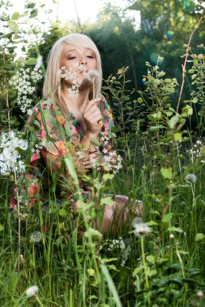 Les femmes dans les plantes — Photo