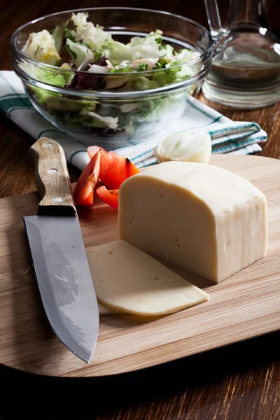 Sałatka z serem i — Zdjęcie stockowe