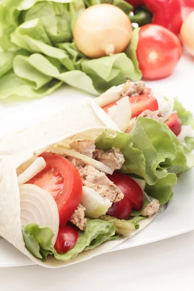 Viandes et légumes dans l'assiette — Photo