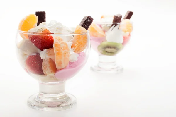 混合冰淇淋和水果 — 图库照片