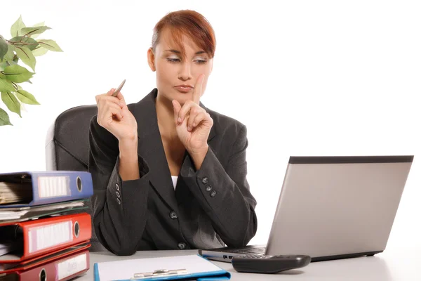 Femme d'affaires dans le bureau — Photo