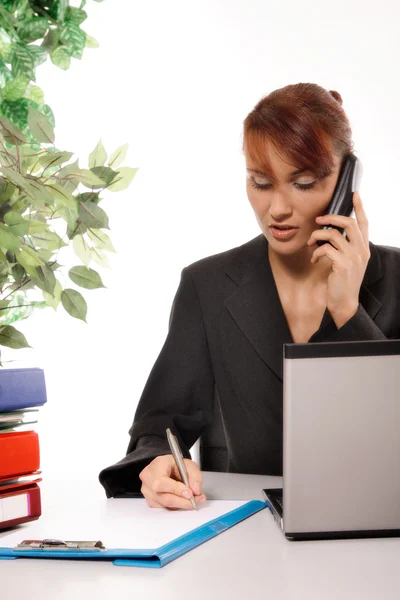 Empresária falando por telefone — Fotografia de Stock