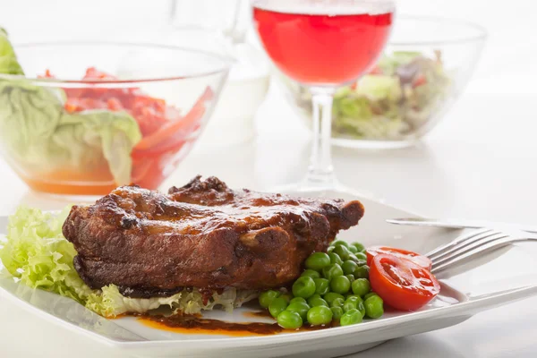 Spareribs auf dem Teller — Stockfoto