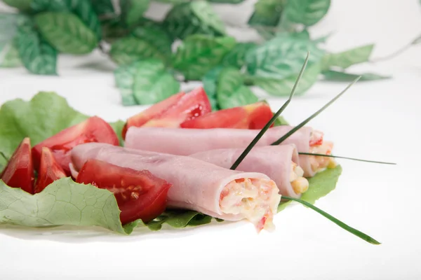 Sliced ham with vegetable salad — Stock Photo, Image