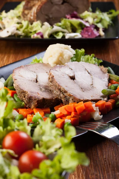 Schweinebraten mit Gemüse — Stockfoto