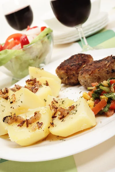 Meatballs with boiled potatoes — Stock Photo, Image