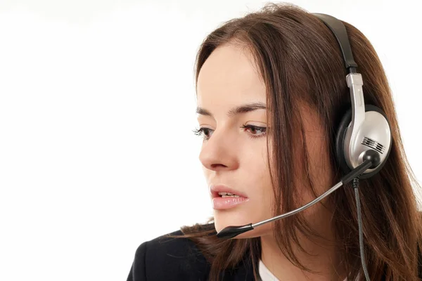 Jonge vrouw met koptelefoon — Stockfoto