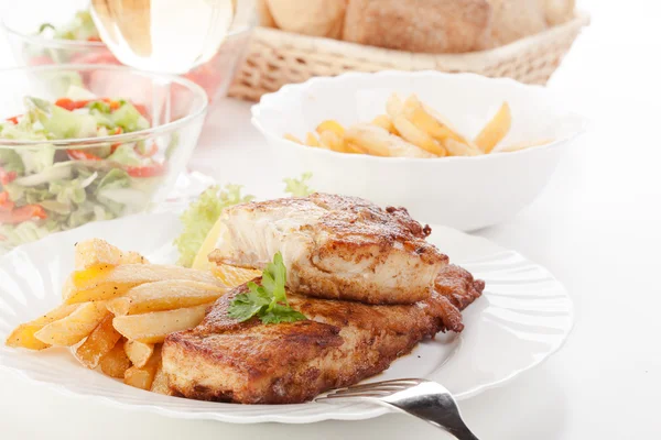 Pescado y patatas fritas —  Fotos de Stock