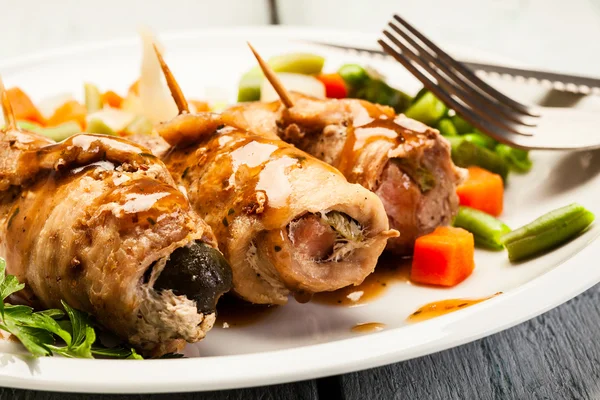 Beef rolls and vegetables — Stock Photo, Image