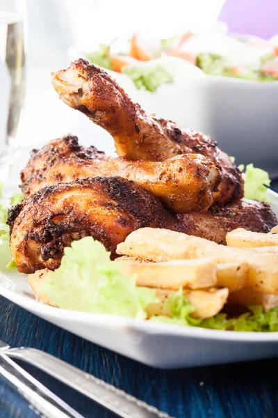 Chicken drumsticks with fries — Stock Photo, Image