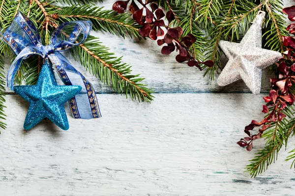 Рождественская елка с украшением — стоковое фото