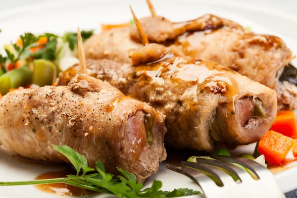 Beef rolls and vegetables — Stock Photo, Image