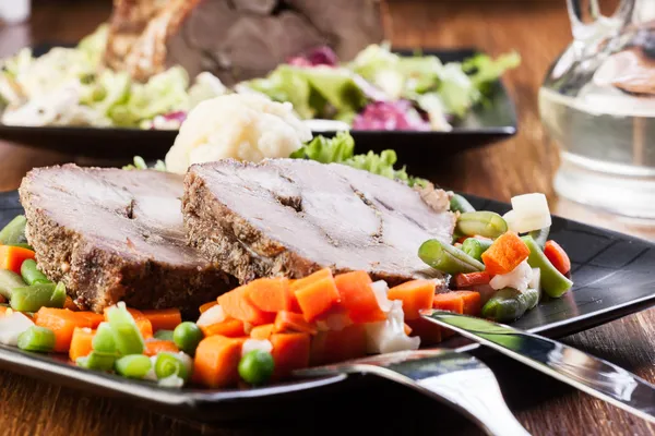 Schweinebraten mit Gemüse — Stockfoto