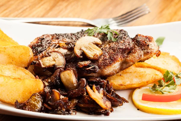 Pork chop with mushrooms and chips — Stock Photo, Image