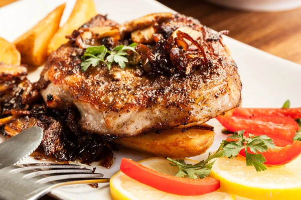 Pork chop with mushrooms and chips — Stock Photo, Image