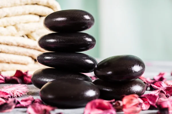 Spa still life with hot stones and candles — Stock Photo, Image