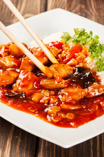 Sweet and sour chicken with rice — Stock Photo, Image