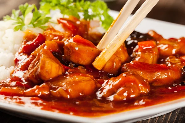 Sweet and sour chicken with rice — Stock Photo, Image