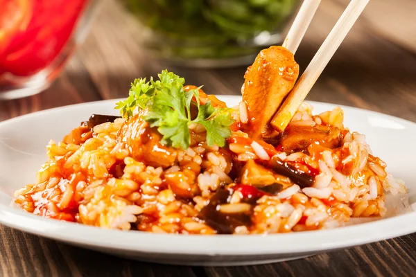 Frango doce e azedo com arroz — Fotografia de Stock