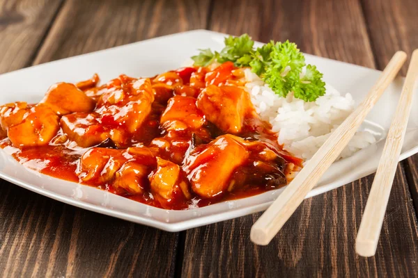 Frango doce e azedo com arroz — Fotografia de Stock