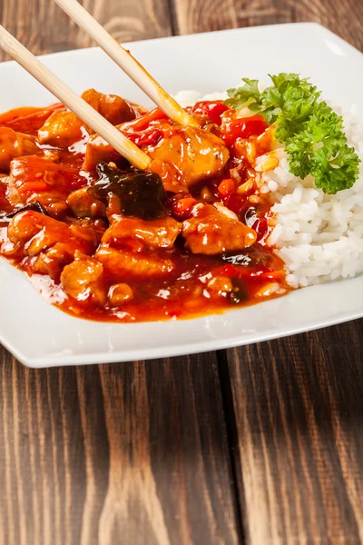 Sweet and sour chicken with rice — Stock Photo, Image