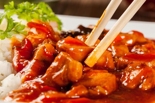 Sweet and sour chicken with rice — Stock Photo, Image