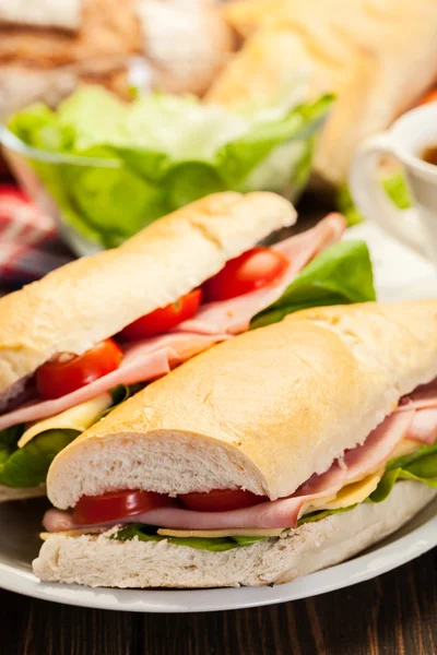 Panini sandwich met ham, kaas en tomaat — Stockfoto