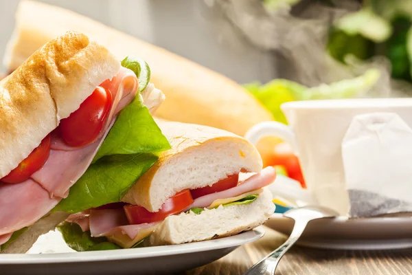 Panini sandwich met ham, kaas en tomaat — Stockfoto