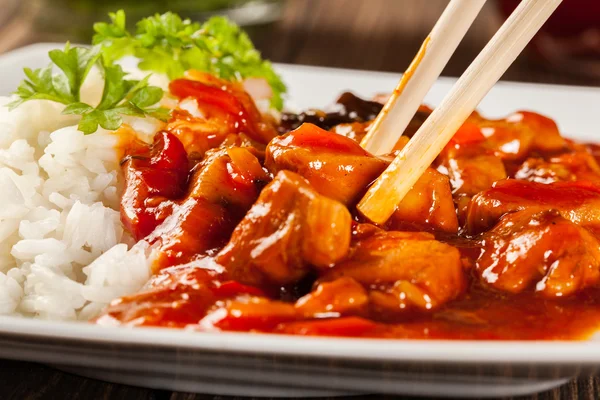 Sweet and sour chicken with rice — Stock Photo, Image