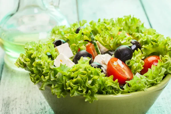 Salada de legumes frescos com queijo — Fotografia de Stock