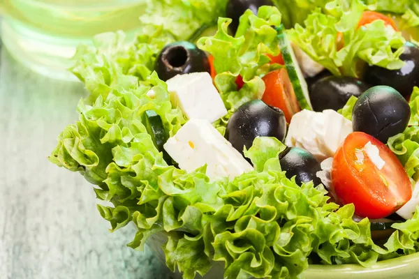 Salada de legumes frescos com queijo — Fotografia de Stock