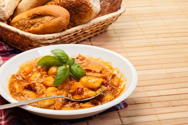 Beans with tomato sauce, bacon and sausage — Stock Photo, Image