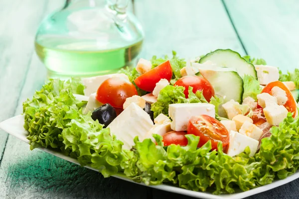 Salada de legumes frescos com queijo — Fotografia de Stock
