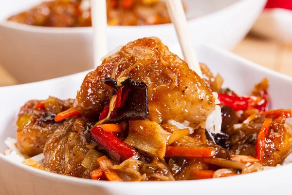 Frango doce e azedo com arroz — Fotografia de Stock