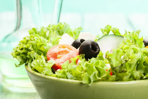 Salada de legumes frescos com queijo — Fotografia de Stock