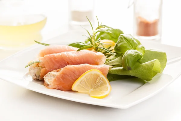 Smoked salmon roll with vegetable salad — Stock Photo, Image