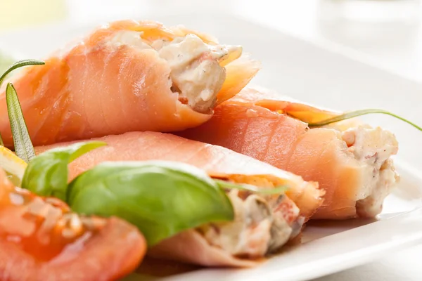 Smoked salmon roll with vegetable salad — Stock Photo, Image