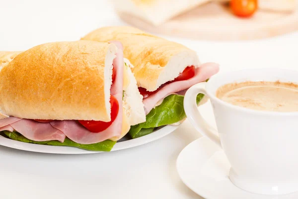 Sanduíche de panini com presunto, queijo e tomate — Fotografia de Stock