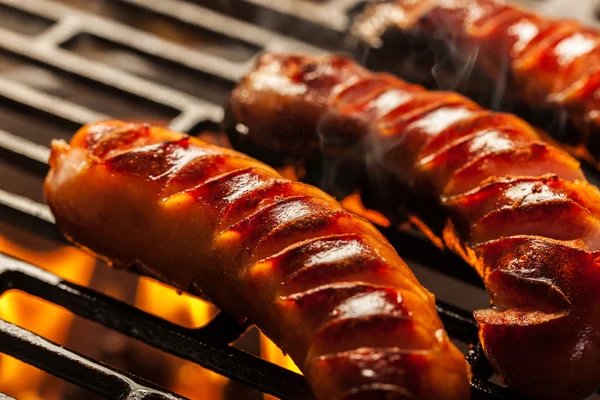 Barbecue saucisses sur barbecue grill — Photo