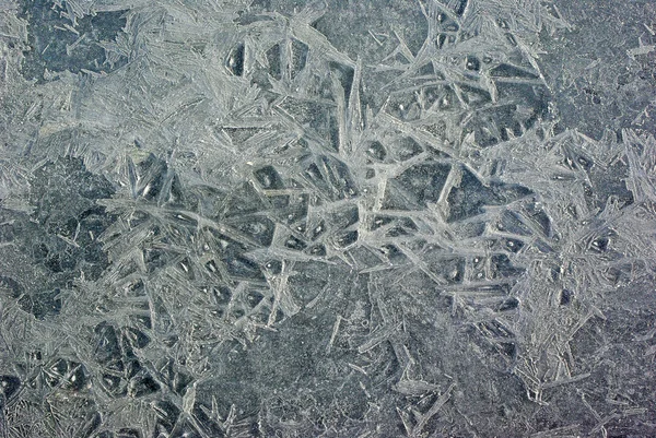 Eis mit Bild auf dem Wintersee Stockbild