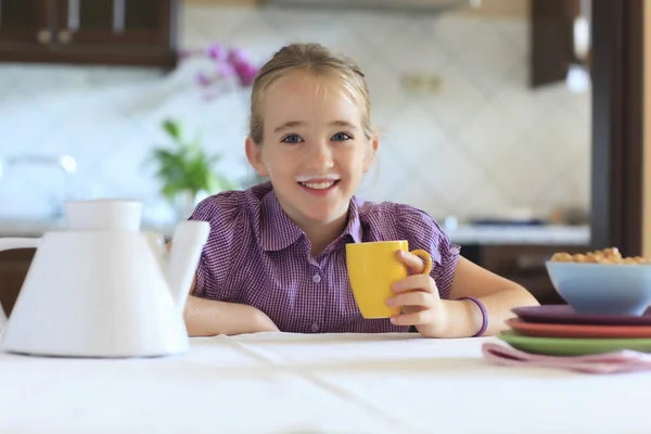 Trinkmilch — Stockfoto