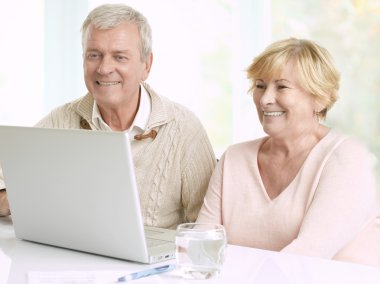 Mutlu yaşlı çift.