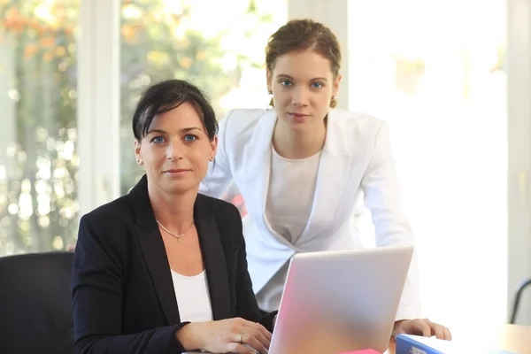 Vrouwen op het werk — Stockfoto