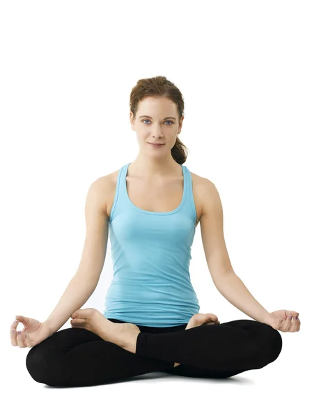 Mujer meditando y haciendo yoga —  Fotos de Stock