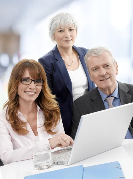 Teamwerk in office — Stockfoto